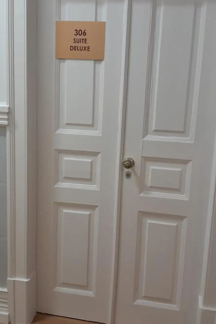 Midis - Local Accommodation Guest house Lisbon
